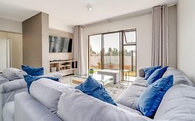 Modern 3-Bedroom Ground Floor Apartment In Fourways Sandton